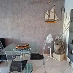 Appartement Hébergements Lyael - Marina Lumineuse Avec Ponton Privé à Port Camargue Le Grau-du-Roi